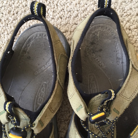 Women’s light green Keens hiking sandals - Picture 5 of 8